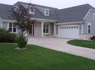 3799 E Stargrass Ln, Oak Creek, WI 53154