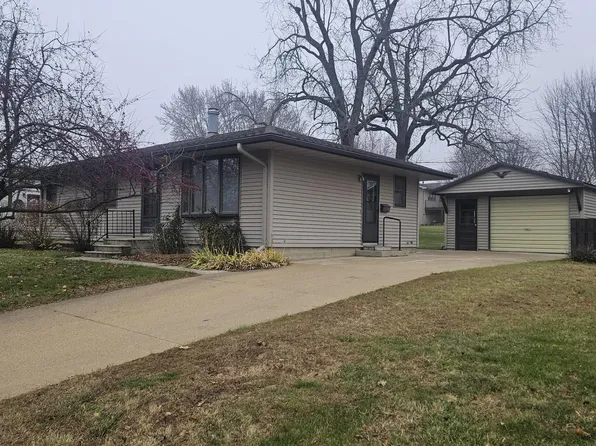 807 7th Ave NE, Oelwein, IA 50662