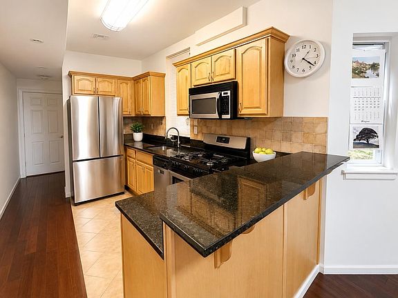 4th image of 395 2nd St #302