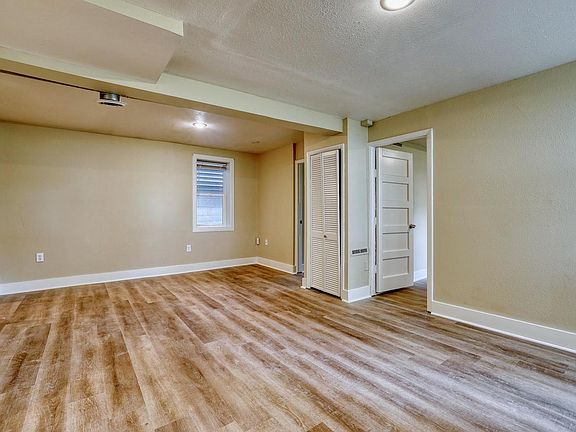 5th image of 3846 E Pulaski AVENUE