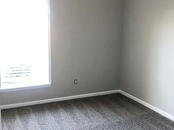 3rd image of 1304 Stonehedge Ct