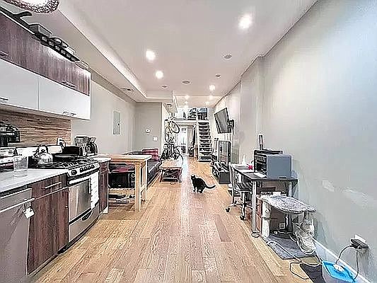4th image of 439 Meeker Ave #4R