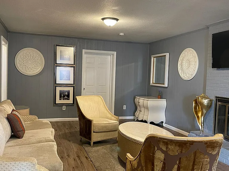 2914 S Mendenhall Rd — Photo 41