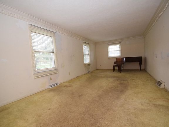 4th image of 545 W 16th St