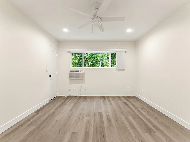 5409 Radford Ave #12 — Photo 12