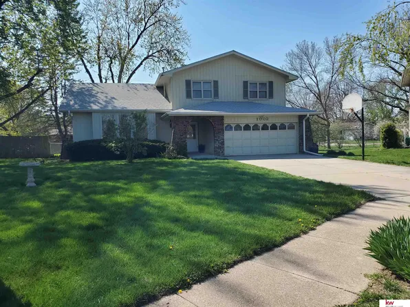 1002 Suzanne Ave, Papillion, NE 68046