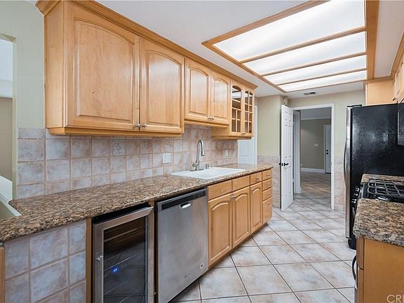 3rd image of 16030 Moorpark St APT 5