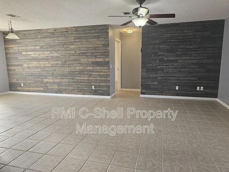 3 bed, 2.0 bath, 1423 sqft, $1,695 — Photo 4