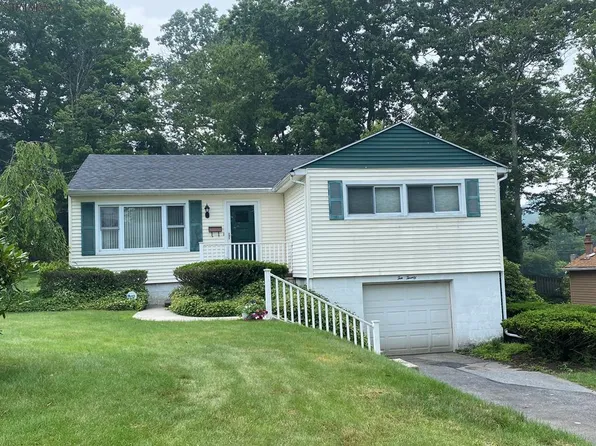 1020 Granger Dr, Johnstown, PA 15905