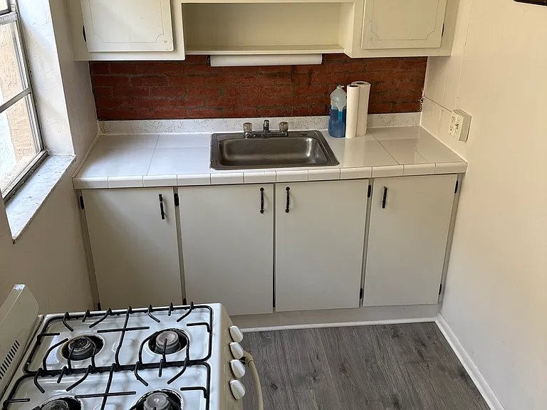 975 SW 2nd St #4 — Photo 9
