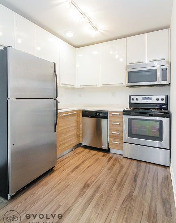 1st image of 925 W Carmen Ave #4MT