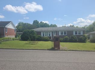 706 Scenic Dr, Fayetteville, TN 37334