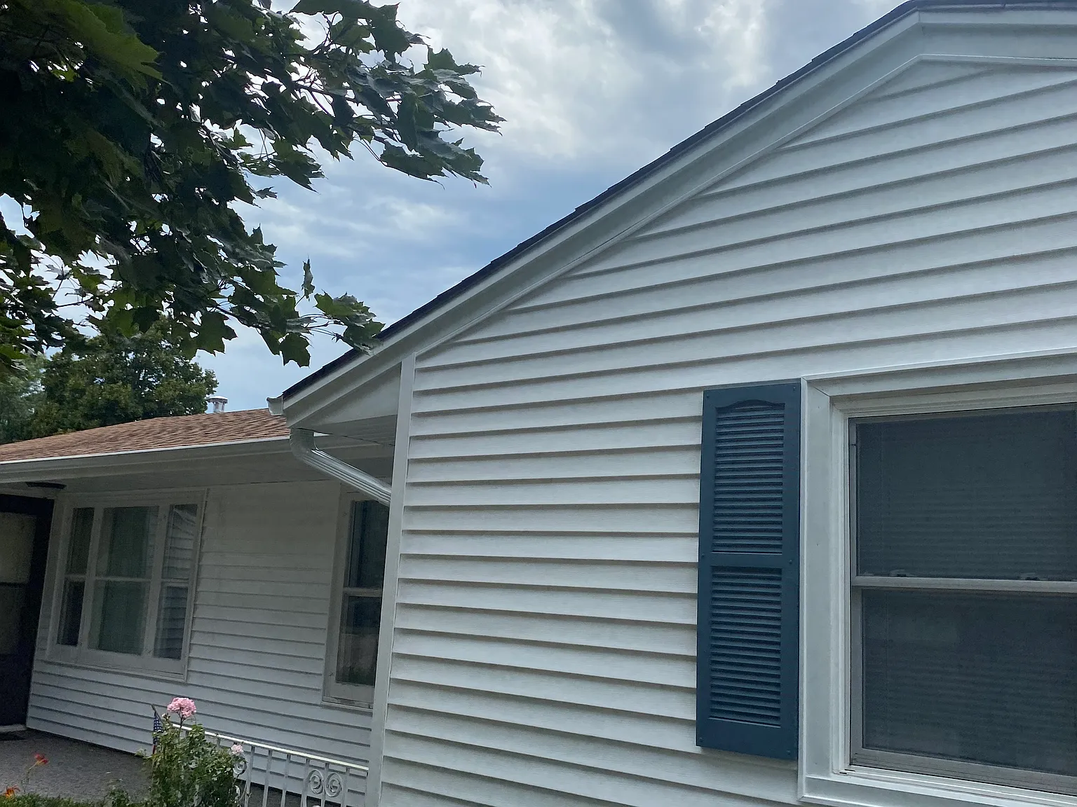 2 bed, $1,100 — Photo 2