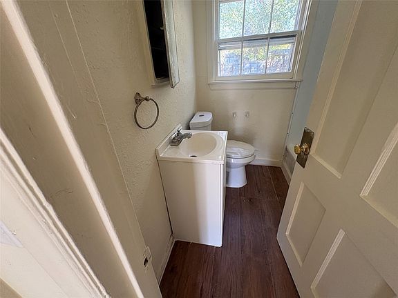 5th image of 7408 Ewing Ave