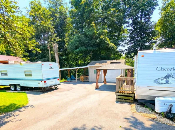 71&72 Boo Blvd, Falling Waters, WV 25419