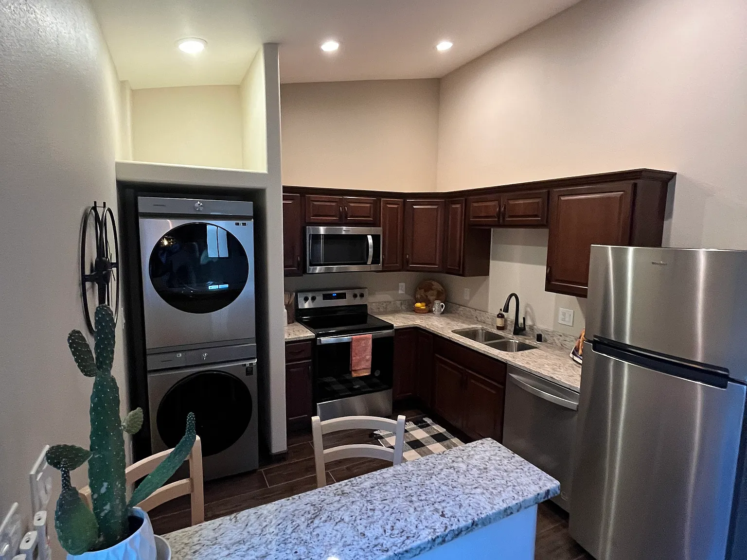 2 bed, 788 sqft, $2,400 — Photo 3