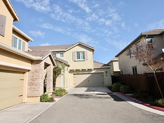 2nd image of 1090 Landmark Cir