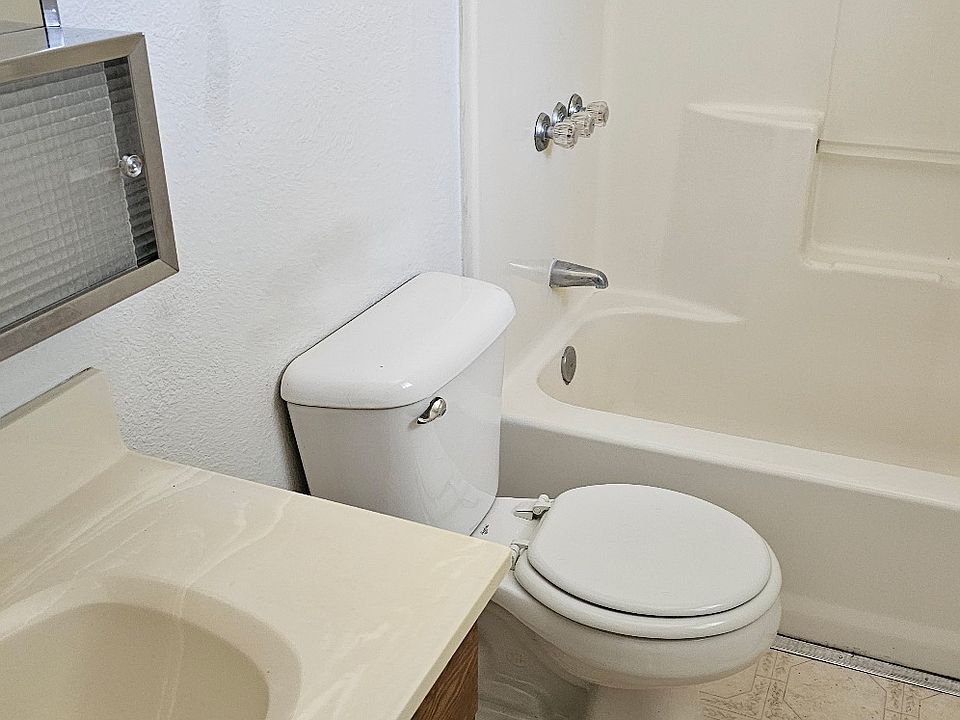 1st image of 2661 Lakeshore Blvd APT C