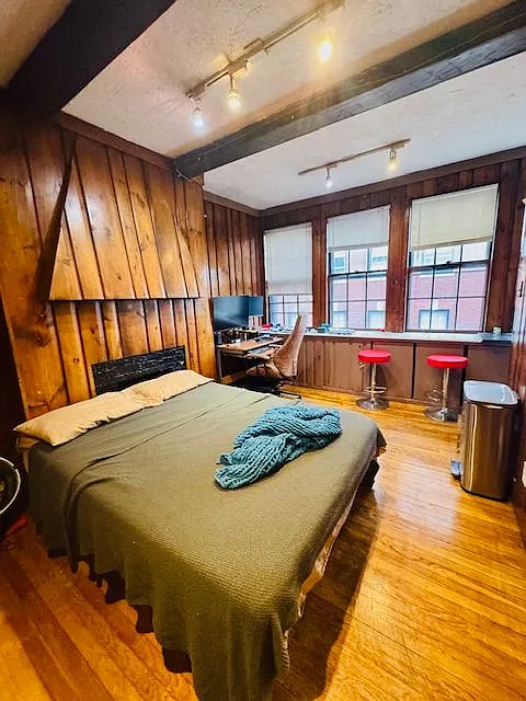 Studio, $2,200 — Photo 2