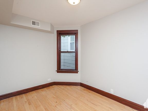 3rd image of 4612 N Claremont Ave #2B