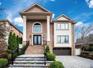 245 McCloud Dr, Fort Lee, NJ 07024