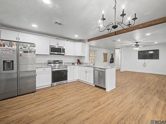 5th image of 46304 Laurie Dr