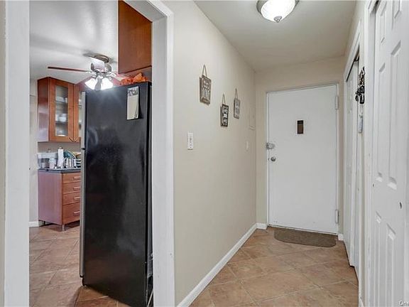 5th image of 291 Country Club Ln