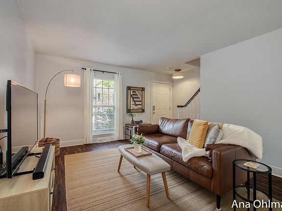 3rd image of 2460 Abbington Dr SE