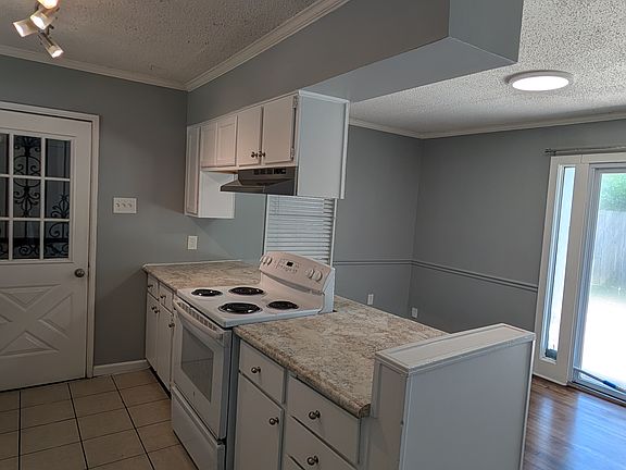 5th image of 4550 E Mallory Ave