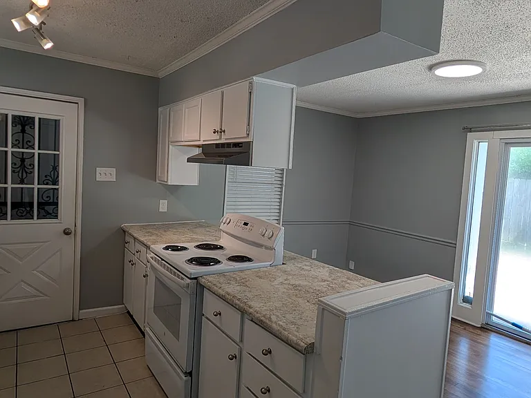 4550 E Mallory Ave — Photo 5