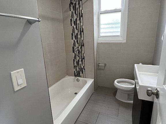 5th image of 226 Freeman Ave #2A