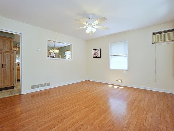 3rd image of 277 Mountainview Ave