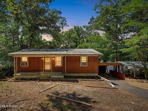 2nd image of 899 Snow Lake Dr