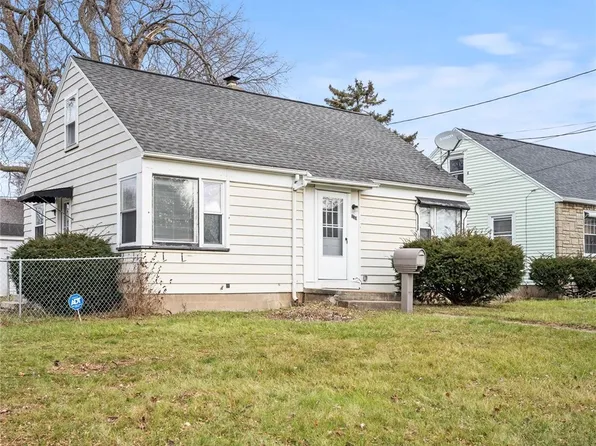 110 Ashwood Dr, Rochester, NY 14609