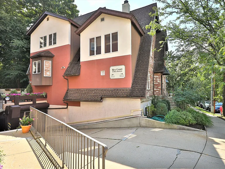 Rex Court, Garage Entrance