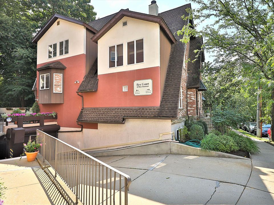 Rex Court, Garage Entrance