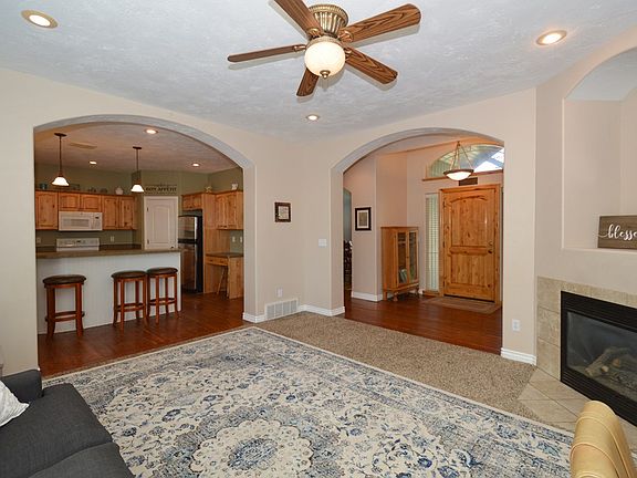 3rd image of 1100 Grassland Dr