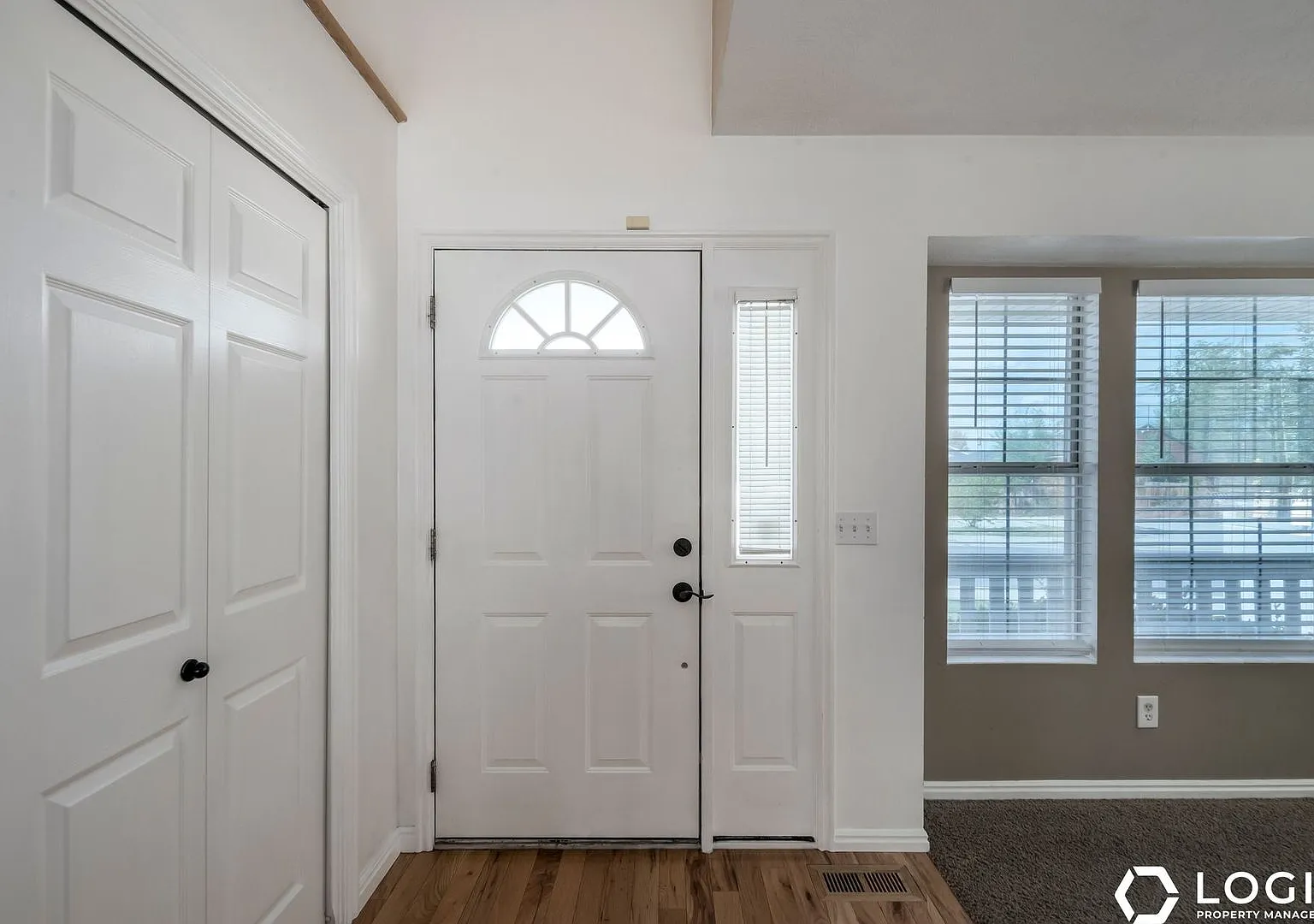 Spacious 6-Bed Home in Murray w/ 3-Car Garage — Photo 3