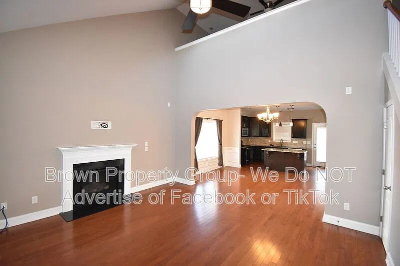 4 bed, 2.5 bath, 2100 sqft, $2,250 — Photo 4