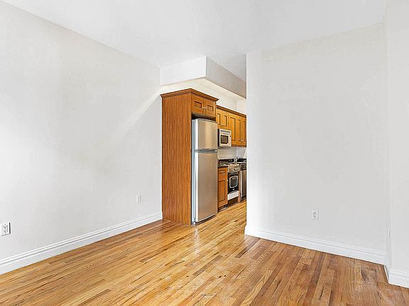 5th image of 437 W 54th St APT 3D