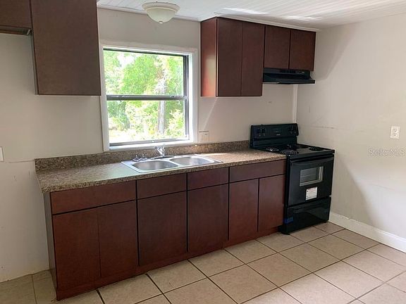 2nd image of 822 Grand Central St #1/2