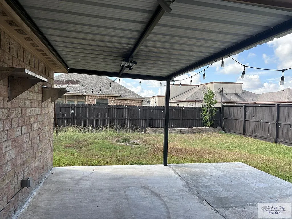 4 bed, 3.0 bath, 1976 sqft, $2,500 — Photo 3