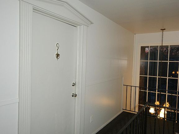 3rd image of 31631 Grand River Ave #9