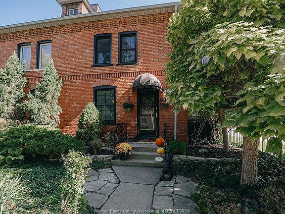 2nd image of 896 Monmouth Rd