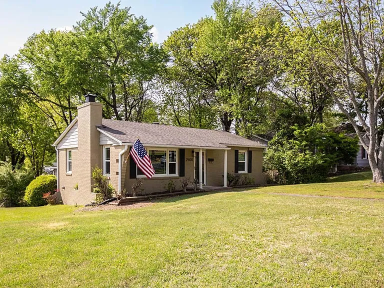 2500 Durwood Rd — Photo 2