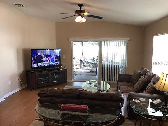 5th image of 8016 Carriage Pointe Dr