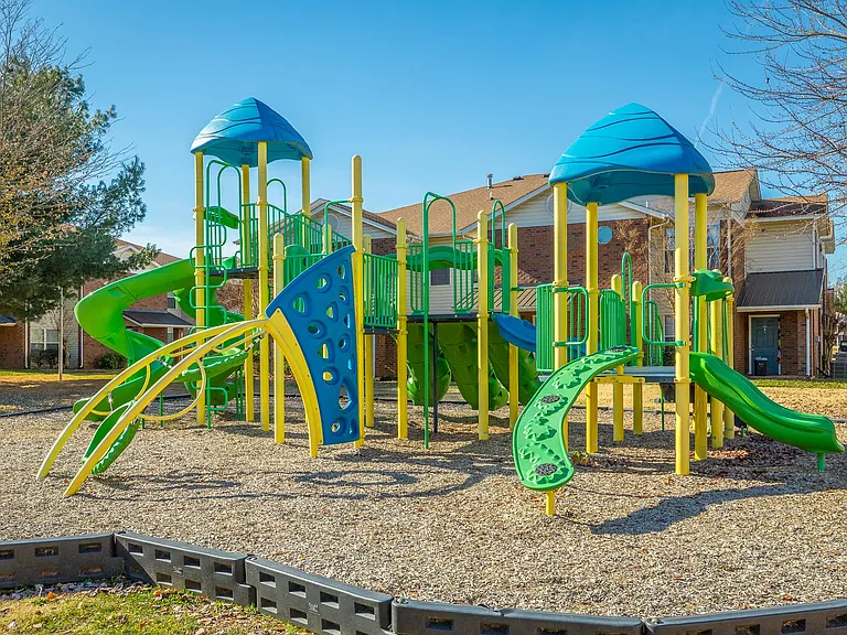 Hawthorne Park South — Photo 19