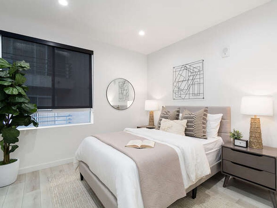 1st image of 124 S Croft Ave #401