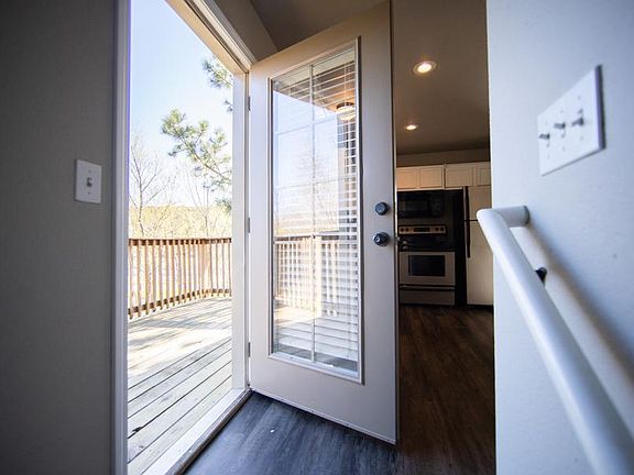 3rd image of 2826 W Redstone Dr