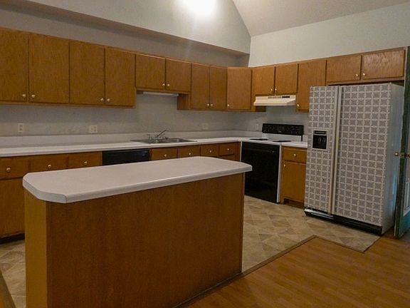 5th image of 16 Pocaset Dr